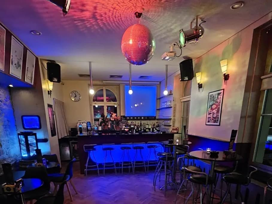 B70 Music Bar
